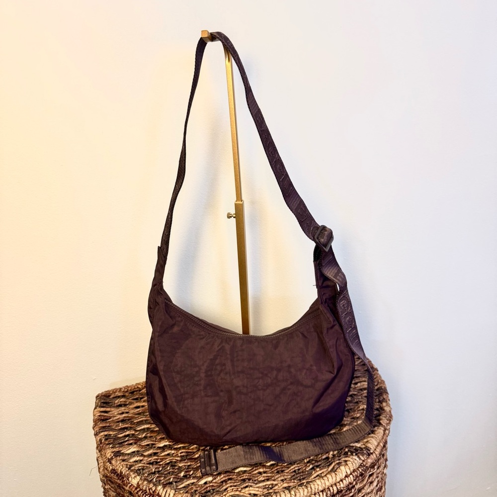 Baggu Brown Medium Nylon Crescent Shoulder and Crossbody Bag